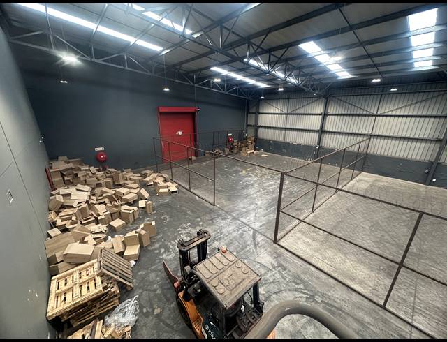 2,344M² WAREHOUSE FOR SALE IN JET PARK